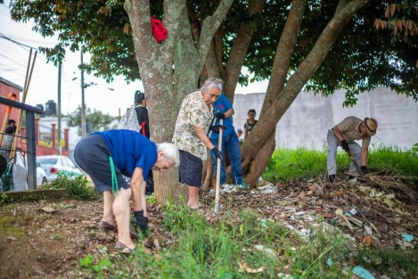 Con el objetivo de impulsar la participación ciudadana en la recuperación de los espacios públicos y lograr que Xalapa tenga una buena imagen urbana, personal del Ayuntamiento, en coordinación con habitantes de la colonia Niños Héroes, realizó una jornada más del programa Mi calle limpia, en esta zona del municipio.