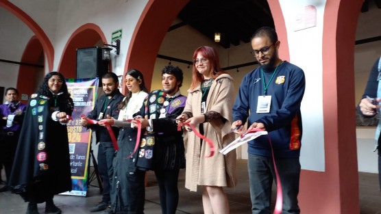 En el Centro Recreativo Xalapeño se presenta la Exposición de Grabado Trazos de una tradición, en el marco del XI Festival Internacional de Tunas Femeniles. Integrantes de Pinche Taller, de Morelia Michoacán, exponen su visión sobre el arte tunar. 