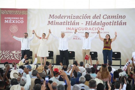 Este domingo el gobernador Cuitláhuac García junto al Lic. Andrés Manuel López Obrador, la Presidenta Electa Claudia Sheinbaum y la gobernadora electa Rocío Nahle, inauguraron dos importantes obras del sur del estado:  La construcción y modernización de la carretera Acayucan - La Ventosa; y el camino que va de Minatitlán a Hidalgotitlán. 