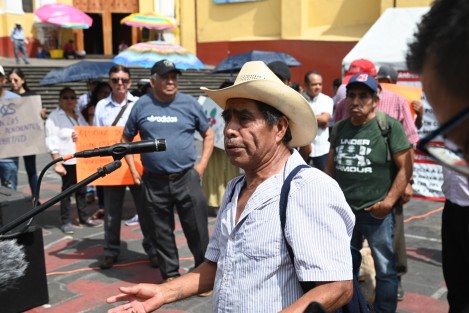 Cafetaleros acusados por la empresa Agroindustrias Unidas de México SA de CV (AMSA-ECOM) de presuntamente provocar un incendio en las bodegas de la empresa en enero de 2022 en el municipio de Ixhuatán del Café pidieron una urgente resolución al caso y que el Estado realice una disculpa y reparación del daño causado a los 12 acusados por estos hechos.