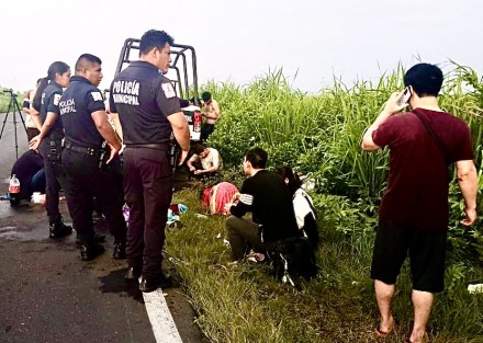 Aunque se cree que al menos 25 indocumentados viajaban en el vehículo, únicamente 12 fueron rescatados, 9 árabes y 3 chinos.  Gregorio Antonio
