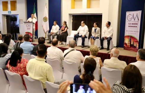 Durante la XLII Sesión Ordinaria del Consejo Mexicano de Arbitraje Médico, destacó la intervención oportuna de dicha instancia para que la Secretaría de Educación de Veracruz suspendiera el Registro de Validez Oficial a escuelas de Medicina Estética que otorgaban título en Cosmetología a estudiantes que no eran cirujanos.