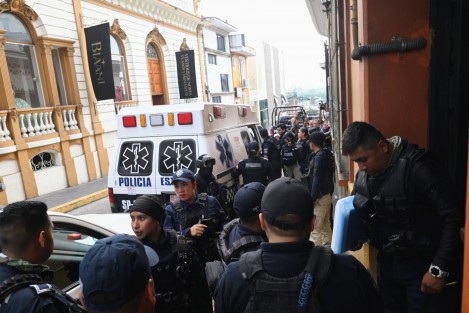Despliegue policiaco por una mujer. 