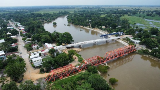 En redes sociales el Gobernador Cuitláhuac García compartió aspecto de las obras de construcción del  Puente El Maguey en José Azueta, parte de las obras que contribuirán a la reactivación económica con el Corredor Interoceánico del Istmo de Tehuantepec.  