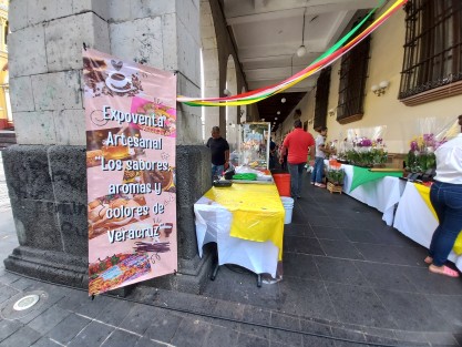 Los bajos del Palacio de Gobierno se han convertido en un sitio para promocionar la artesanía y gastronomía local y regional durante los periodos vacacionales y de asueto. 