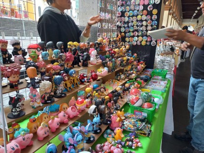 Sin embargo se pueden ver más frecuentemente en estas expo artesanales, productos no originarios de la región, y más grave, mercancía de origen extranjero.