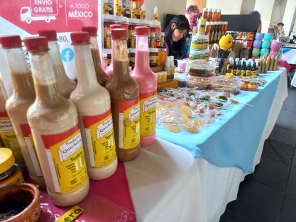 Ojalá las autoridades regresen el orden a esta expoventas, y las destinen exclusivamente a productos artesanales, antes de que este espacio se convierta en uno más de mercancía china. 