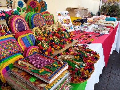 Ojalá las autoridades regresen el orden a esta expoventas, y las destinen exclusivamente a productos artesanales, antes de que este espacio se convierta en uno más de mercancía china. 