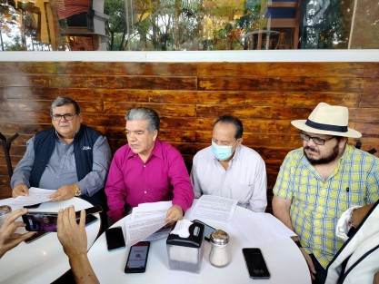 Taxistas recriminaron que el Gobierno del Estado y la Legislatura saliente dejan una deuda con transportistas y la sociedad en general pues no avanzó el nuevo reglamento de Tránsito para poner orden con las grúas.