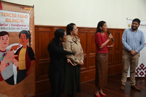 Héctor Francisco Lara Tronco, Investigador sordo; Waltraud Martínez Olvera, titula de la Oficina de Programa de Gobierno y coordinadora del proyecto, así como Sandra Ortiz Martínez, subdirectora del IVEA, resaltaron que el objetivo es impulsar la educación adecuada a personas que no cuentan con el sentido del oído.