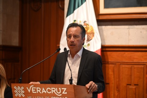 El gobernador Cuitláhuac García Jiménez, dijo que junto a varios mandatarios estatales de Morena y la dirigencia nacional del partido, a través de un desplegado respaldan a su homólogo de Sinaloa, Rubén Rocha Moya, tras los recientes señalamientos realizados por Ismael El Mayo Zambada a través de su defensa legal.

