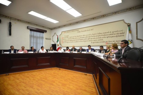 Ante el director de Protección Civil, Luis Sardiña Salgado y funcionariado de la CMAS, detalló que el proyecto contempla un cambio integral de tuberías de drenaje sanitario, pluvial y agua potable, en el tramo que va de la calle Las Palmas a Primavera.