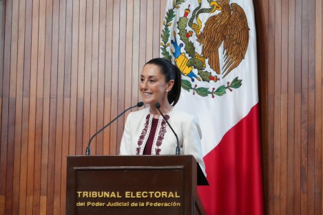 En su discurso, quien será la primer mujer en la historia de México que encabezará el Poder Ejecutivo Federal, prometió no defraudar a los mexicanos y se comprometió a respetar la independencia de los Poderes. 