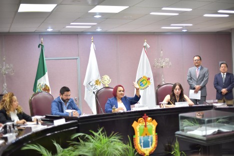 
Durante la Primera Sesión Ordinaria del Segundo Receso del presente año, la Diputación Permanente dio entrada a los oficios presentados por las diputadas Margarita Corro Mendoza, Magaly Armenta Oliveros y Ana Miriam Ferráez Centeno, quienes solicitaron licencia para separarse del cargo a partir del 28 de agosto del presente año, así como la legisladora Elizabeth Cervantes de la Cruz, desde el 27 de agosto.