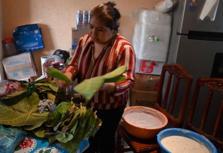 En Miahuatlán, Veracruz, celebraron sus tradicionales fiestas en honor a la Virgen de la Asunción,  del 14 al 16 de agosto. Durante estos días, los pobladores muestran parte de su cultura y gastronomía. Ejemplo de esto son los tamales conocidos como chocos, hechos de masa agria, acompañados con mole.
