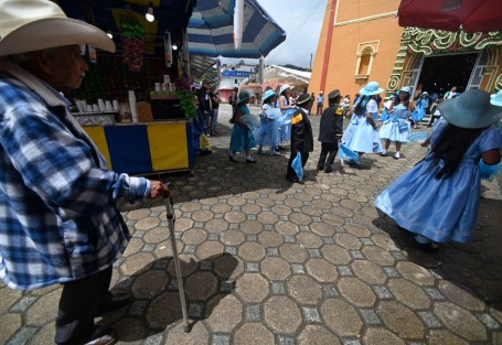 También realizan la tradicional danza de La Malinche, ejecutada por niñas y niños en el atrio de la iglesia como preámbulo a las tradicionales carreras de caballo.