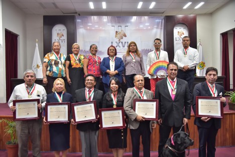 La palabra es un valioso instrumento que genera y marca el cambio de las sociedades y de los pueblos, de un país o de un estado, afirmó la presidenta de la LXVI Legislatura, diputada Adriana Esther Martínez Sánchez, al encabezar la entrega de reconocimientos a campeones nacionales y estatales e impulsores de la oratoria en Veracruz y México.