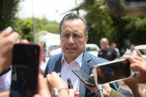  El gobernador Cuitláhuac García Jiménez confirmó que Irving Acosta Reyes, quien detuvo a Raul N cuando huía luego de intentar agredir a una mujer en Boca del Río, saldrá libre y regresará con su familia. Mientras que Raúl N, permanece hospitalizado y en calidad de detenido. 