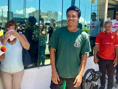 Irving Acosta, el joven que fuera detenido por atropellar a un hombre para evitar que se llevara a una mujer para agredirla sexualmente, fue liberado este sábado por la Fiscalía Regional de oca del Río. 