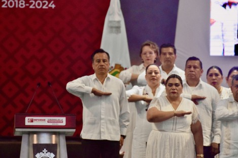 Visiblemente emocionado con cada uno de los logros alcanzados que se desplegaron en las pantallas gigantes del auditorio Benito Juárez, recordó palabra por palabra su compromiso durante su toma de protesta el 1 de diciembre de 2018. 