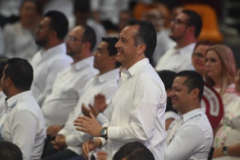 Visiblemente emocionado con cada uno de los logros alcanzados que se desplegaron en las pantallas gigantes del auditorio Benito Juárez, recordó palabra por palabra su compromiso durante su toma de protesta el 1 de diciembre de 2018