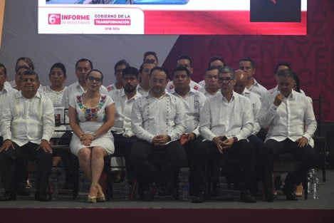 En este camino lo acompañaron sus correligionarios que conformaron el primer gabinete de la transformación, a quienes reconoció y agradeció, así como a su familia por su comprensión y apoyo. 