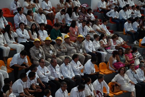 Aspectos de los asistentes al VI Informe del Gobernador Cuitláhuac García Jiménez.
