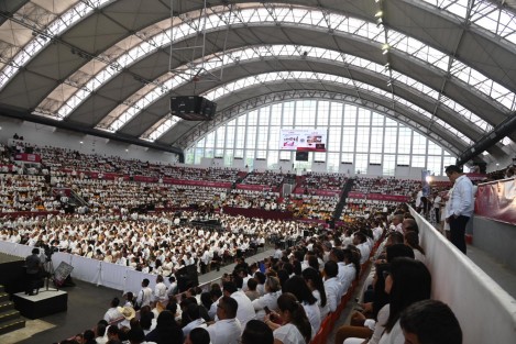 Aspectos de los asistentes al VI Informe del Gobernador Cuitláhuac García Jiménez.