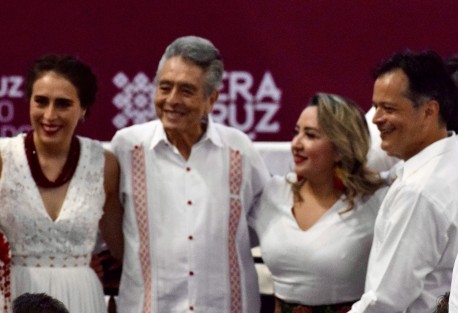 Aspectos de los asistentes al VI Informe del Gobernador Cuitláhuac García Jiménez.