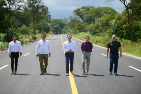 El libramiento 4T fue inaugurado formalmente por el gobernador Cuitláhuac García García y los alcaldes de Coatepec, Raymundo Andrade Rivera; Teocelo, Isaac Alberto Anell Reyes y Xico, Luis Yoval Maldonado.