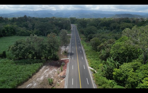 Esta vía, que abrió a la circulación en las primeras horas del domingo pasado, ya cuenta con una carga vehicular importante que irá aumentando conforme pasen los días, ya que está diseñada para resistir un tráfico de 10 mil autos diarios.