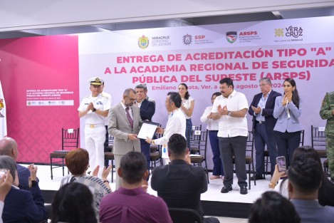 La Academia Regional de Seguridad Pública del Sureste alcanzó la máxima distinción al recibir la acreditación tipo A como resultado del cumplimiento de 13 criterios exigidos por el Secretariado Ejecutivo del Sistema Nacional de Seguridad, ratificando su liderazgo en la profesionalización y dignificando la función policial del estado, la región y el país. 