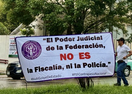 Personal del Poder Judicial de la Federación en Xalapa mantiene paro al igual que sus compañeros  todo el paìs, en oposición a la aprobación de la Reforma Judicial. 