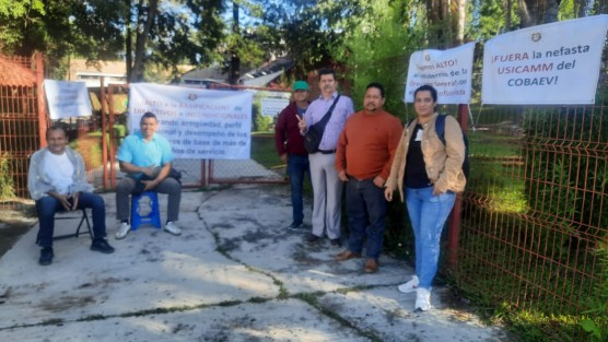 Afiliados al Sindicato Democrático Estatal de los Trabajadores del COBAEV tomaron la sede de la SEV. Acusan al Director General y a otros funcionarios de corrupción y malos tratos. 