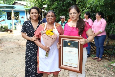 Yolanda Patraca Hernández, portadora de saberes ancestrales en la cocina tradicional. 