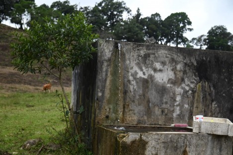 A decir de los vecinos, esta reserva se ha protegido ya que ahí se encuentran varios nacimientos de agua y una laguna las cuales temen que con la pavimentación lleguen muchos más personas a tirar basura e invadir lotes en esta zona.