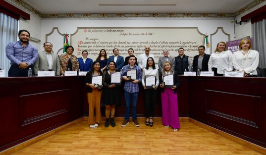Los jóvenes agradecieron a las autoridades municipales el premio con el que se reconoce a la juventud como un factor clave para hacer frente a los desafíos que plantea la sociedad, y generar con sus iniciativas un impacto económico, social y ambiental que favorezca el cambio social. 