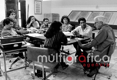 El Ingeniero Heberto Castillo dialogando con el personal de Diario Política, 
