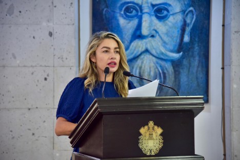 La diputada Maribel Ramírez Topete presentó una Iniciativa por la que propone la creación de la Secretaría de Mujeres, que tendría entre sus responsabilidades promover, impulsar e instrumentar las condiciones que posibiliten una cultura de igualdad de género que elimine los obstáculos para el pleno goce y ejercicio de los derechos de las mujeres y sus libertades fundamentales e implementar políticas públicas que favorezcan su desarrollo integral.