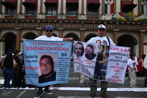 Con una rodada ciclista que inició en la calle principal de las trancas  y  que concluyó en la Plaza Lerdo, activistas se manifestaron este Día internacional de las víctimas  de Desaparición forzada. Nos estamos poniendo viejos y viejas y no los hemos encontrado, dijeron familiares de víctimas. 