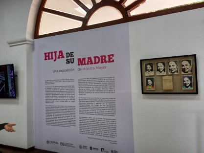 En la Galería de Arte Contemporáneo de Xalapa se llevó a cabo un recorrido guiado por la exposición  Hija de su Madre, de Mónica Mayer.