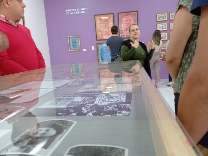 La enriquecedora visita impulsada por la Unidad de Género de SECVER, estuvo guiada por Marisol García Walls, curadora de la exposición.
