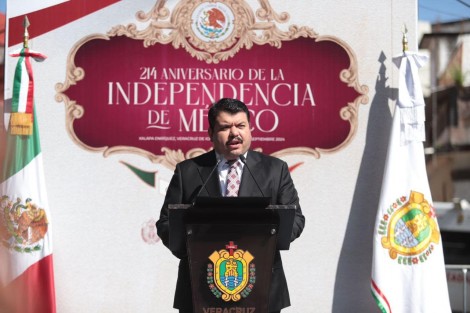 Este domingo iniciaron los festejos por el 214 aniversario del inicio de la Independencia de México, con la Guardia de Honor en el monumento al Padre de la Patria,  a cargo de la Secretaría de Gobierno. 