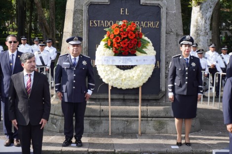 El titular de la Secretaría de Seguridad Pública (SSP), Cuauhtémoc Zúñiga Bonilla, acompañado de colaboradores, rindió guardia de honor ante el monumento de Miguel Hidalgo. 