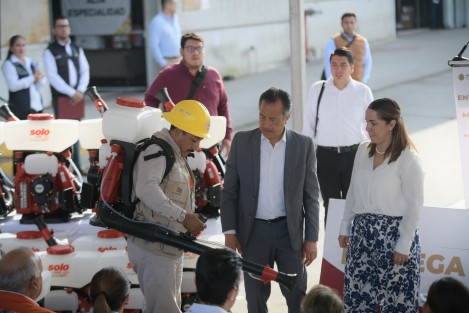 En el marco de la Semana de Eliminación de Criaderos del mosquito transmisor del dengue, que inicia hoy y culmina el próximo lunes, el gobernador Cuitláhuac García Jiménez dio a conocer que este año Veracruz ha dejado los primeros lugares en número de casos y descendió al séptimo, no obstante es el cuarto estado más poblado del país.