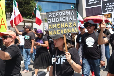 Sobre la avenida Lázaro Cárdenas, personal del PJF, abogados y ciudadanos se volvieron a movilizar contra la Reforma Judicial.