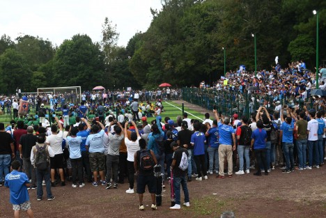 Cientos de aficionados al equipo Cruz Azul se dieron cita desde muy temprano en las nuevas canchas del parque Molino de San Roque para una clínica deportiva, a la que asistieron jugadores de ese equipo y el gobernador de Veracruz Cuitláhuac García Jiménez. 
