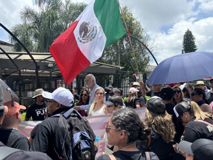 Aspectos de la  protesta afuera de Palacio Legislativo por empleados Tribunal. 