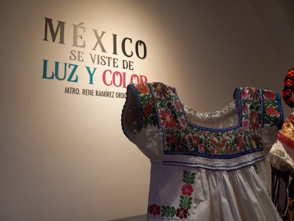 Entre los sitios a visitar en Xalapa esta temporada, está la colección de trajes típicos del Maestro René Ramírez Ordóñez, en la exposición México se Viste de Luz y de Color, en el Centro Recreativo Xalapeño.