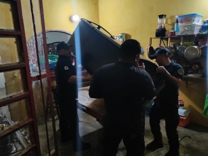 Policía Estatal en coordinación con Protección Civil realizó evacuación de personas, que habitan en las zonas inundadas en el municipio de Agua Dulce, así como labores de limpieza y desazolve.  